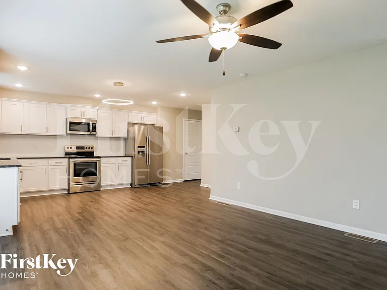 5015 N Wheeling Ave — Photo 3