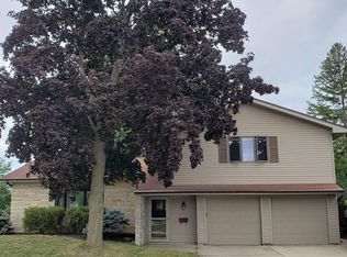 2709 Elmwood Ct, Appleton, WI 54911