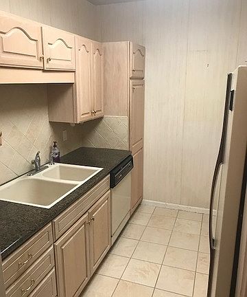 2nd image of 1 Towers Park Ln APT 515
