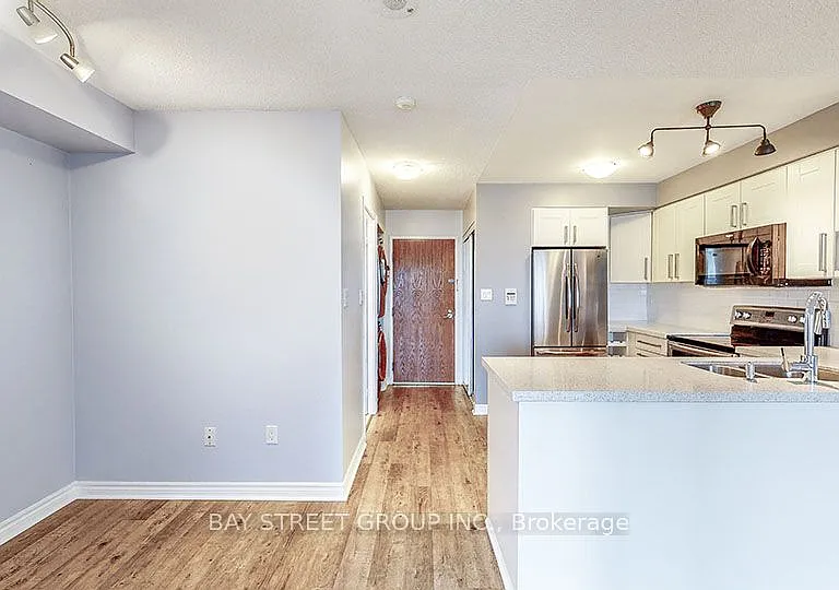 7 Lorraine Dr #1701 — Photo 4