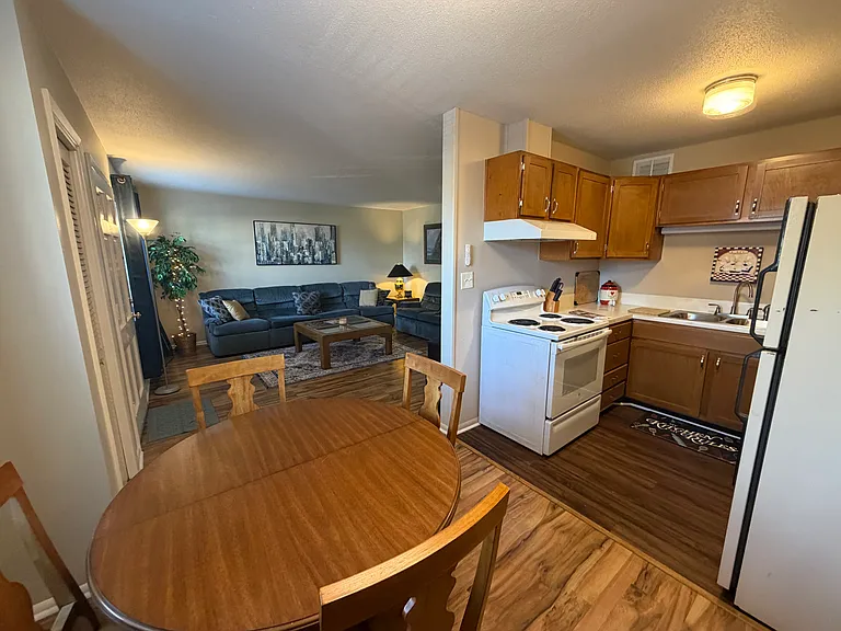 3812 Country Club Rd #E — Photo 9