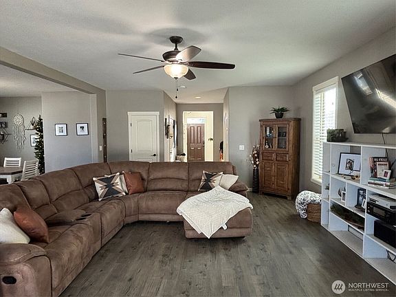 5th image of 4712 Badger Street