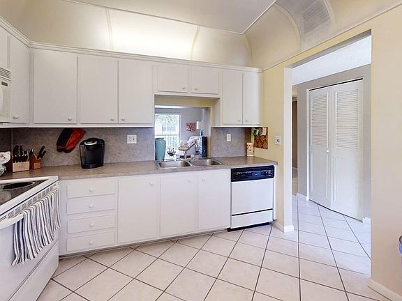 3rd image of 250 NE 20th Street #2320