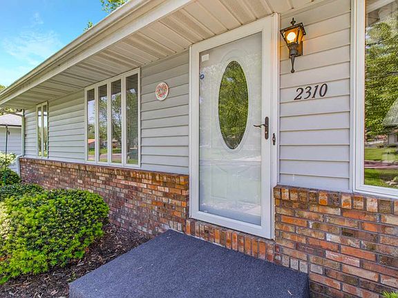 3rd image of 2310 W Cindy Ln
