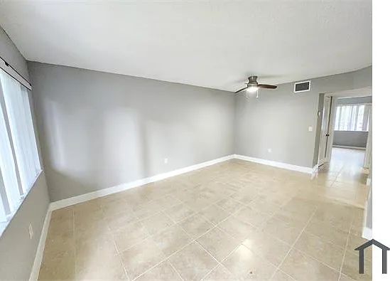 335 SW 20th St #9 — Photo 6