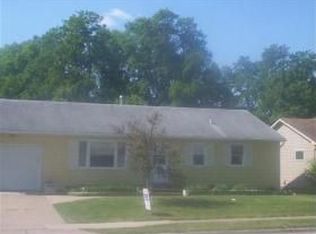 2423 W 18th St, Davenport, IA 52804