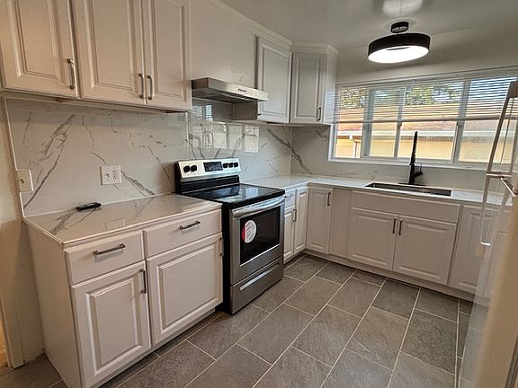 2nd image of 839 Roble Ave APT 3