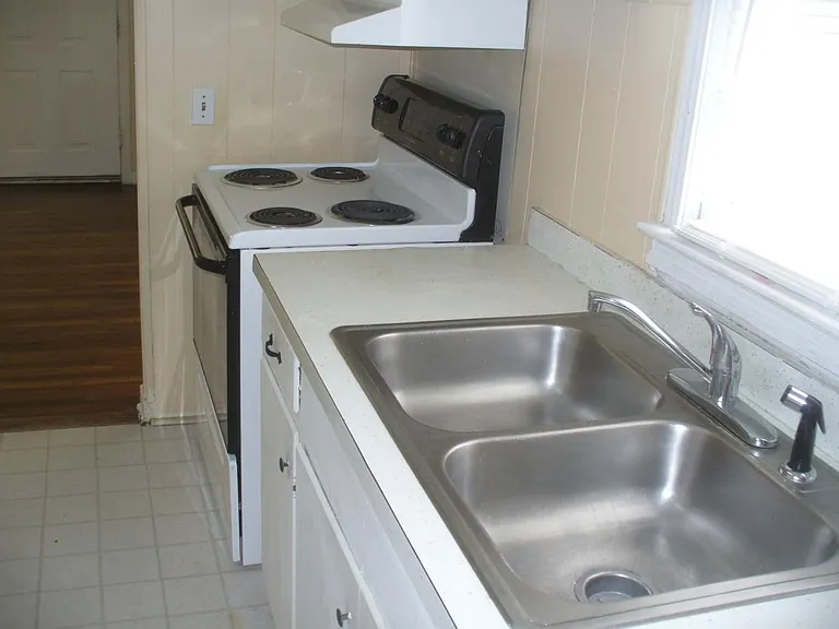 442 Brannen St — Photo 8