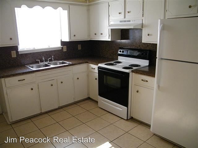 1st image of 3005 Hines Dr