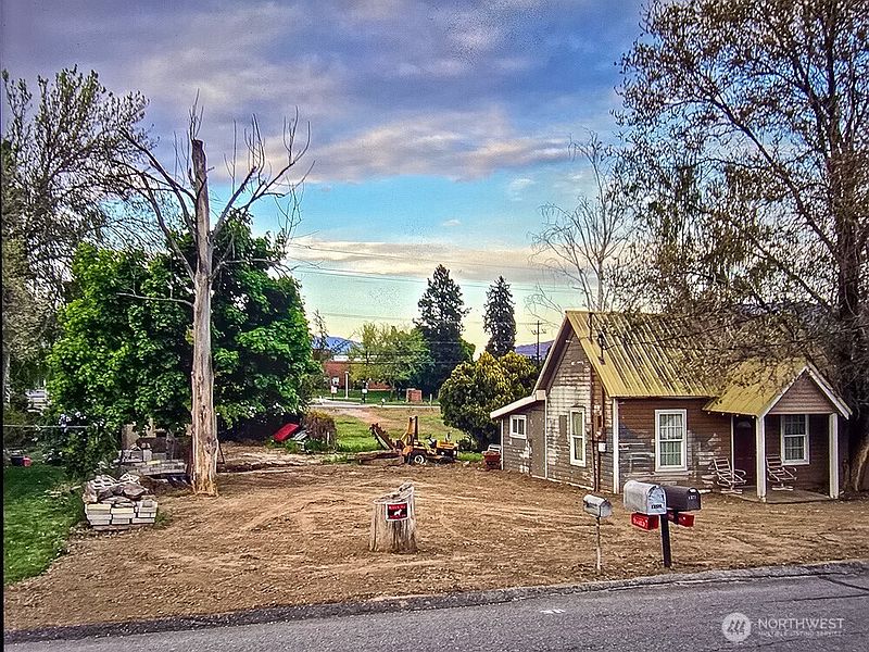 4th image of 1322 4th Street