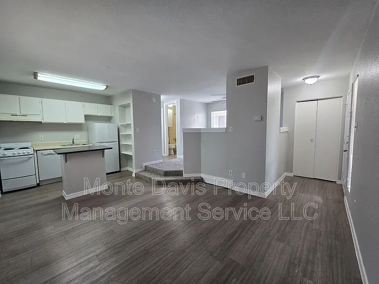 513 S Park Dr #201 — Photo 11