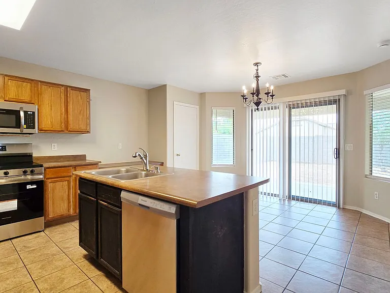 25805 W Dunlap Rd — Photo 10