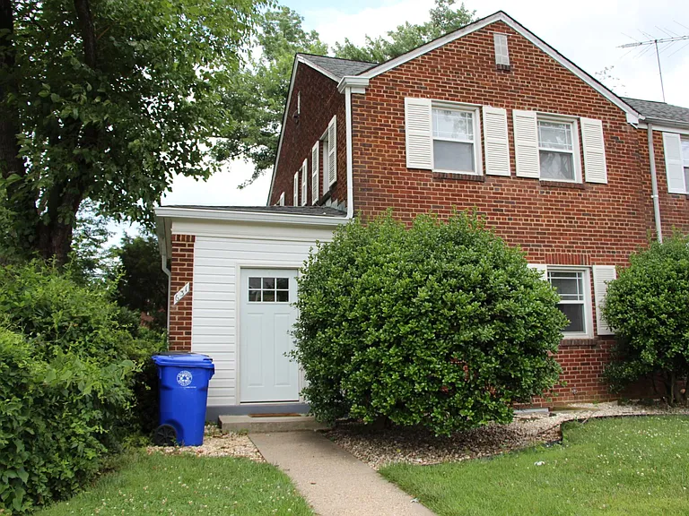 631 N Oakland St — Photo 17