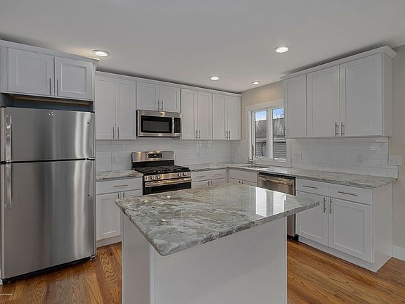 5th image of 224 Elizabeth Ave