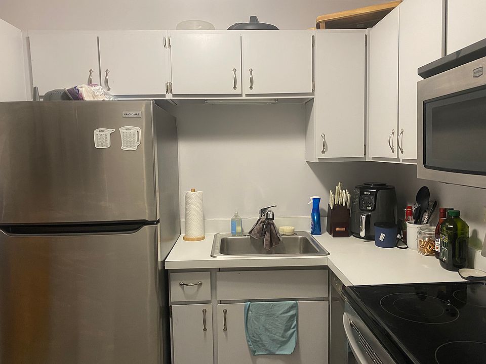 2nd image of 2650 N Lakeview Ave APT 4103
