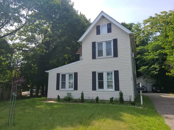 29 N Country Rd, Pt Jefferson, NY 11777