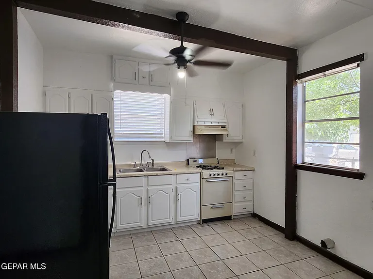 323 Singh St #B — Photo 3