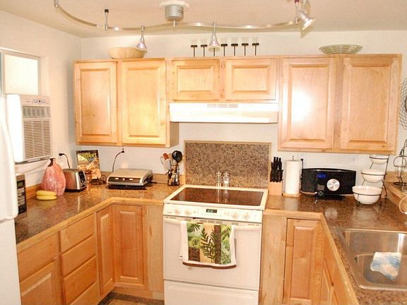 2nd image of 610 S Clover Dr