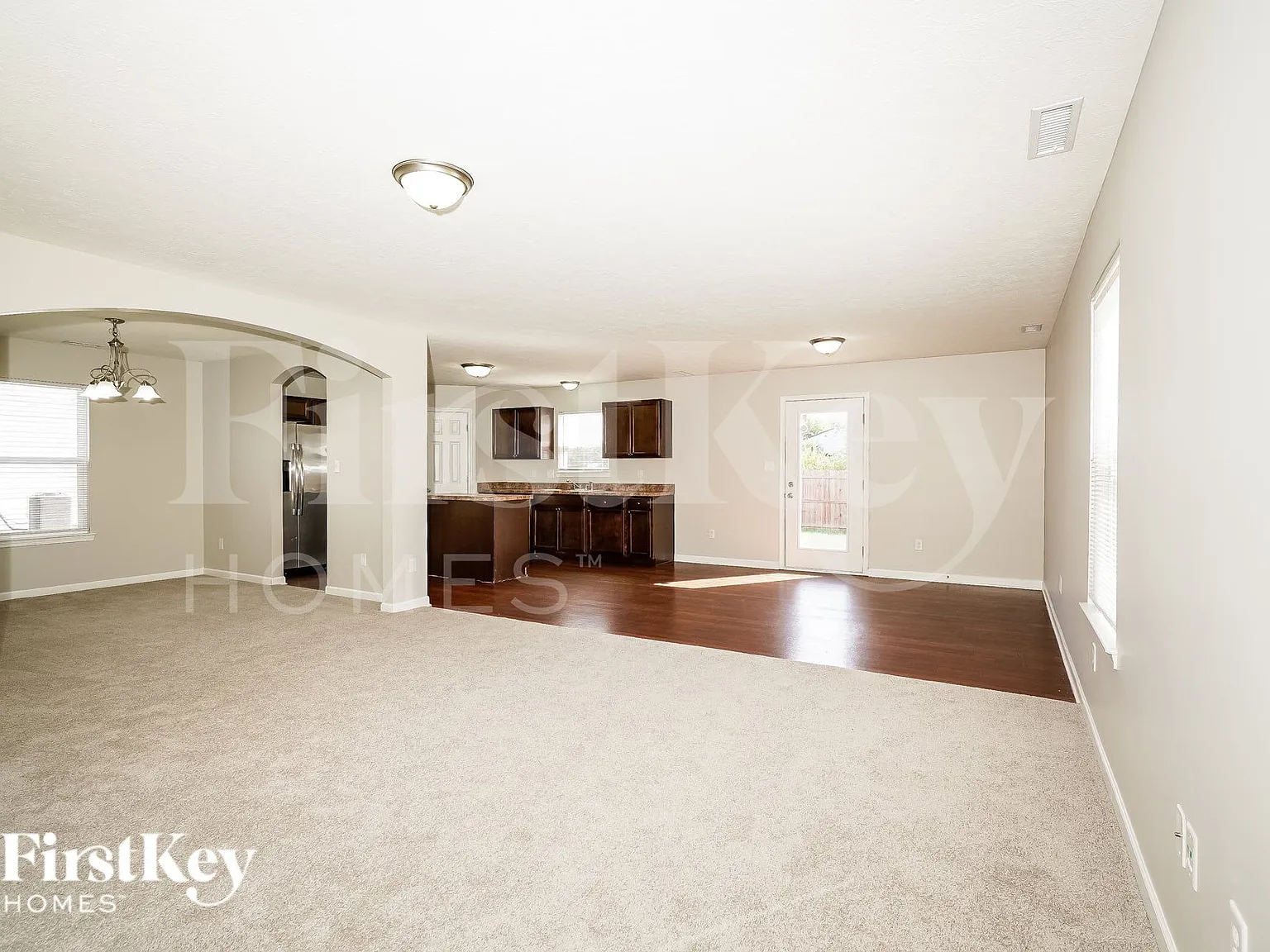 4 bed, 2.5 bath, 2095 sqft, $2,300 — Photo 2