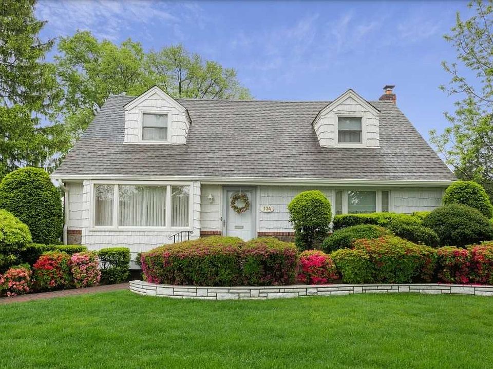 1st image of 134 Leonard Cir