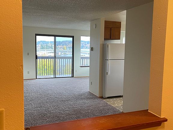 3rd image of 922 Highland Ave APT 102