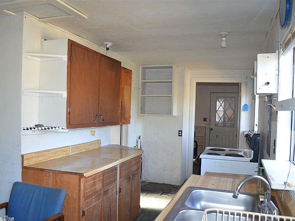3rd image of 346 Columbia Hills Trl