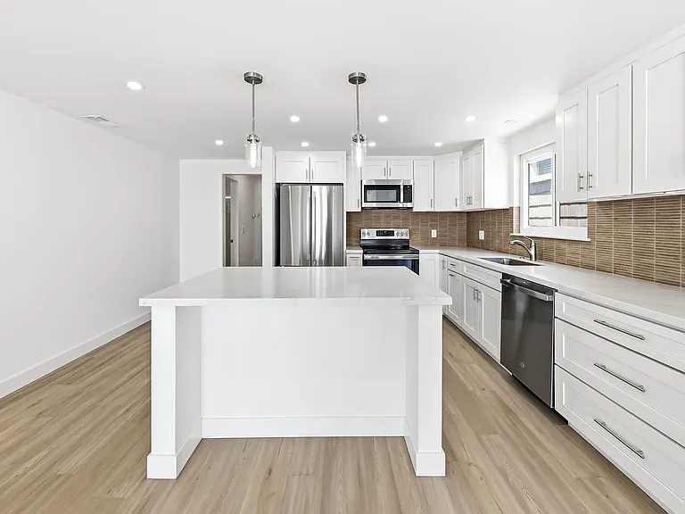 3010 W Oceanfront — Photo 13