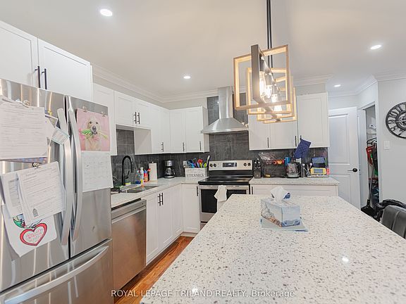 3rd image of 60 Fiddlers Green Rd #36