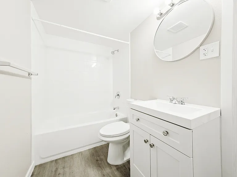 Tailwinds Apartments — Photo 15
