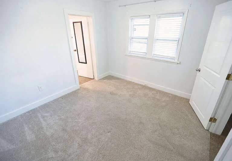 112 S 8th St #1/2 — Photo 5