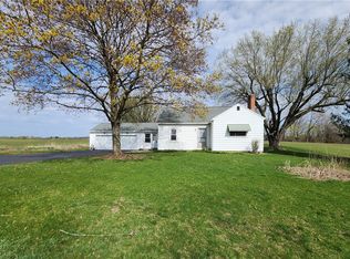 860 Hanley Rd, Newark, NY 14513