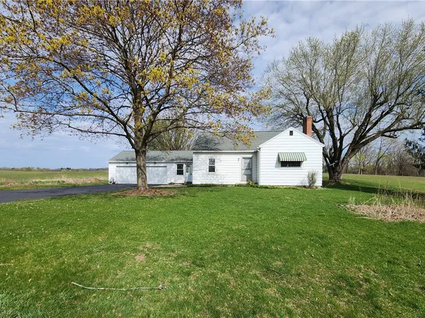 860 Hanley Rd, Newark, NY 14513