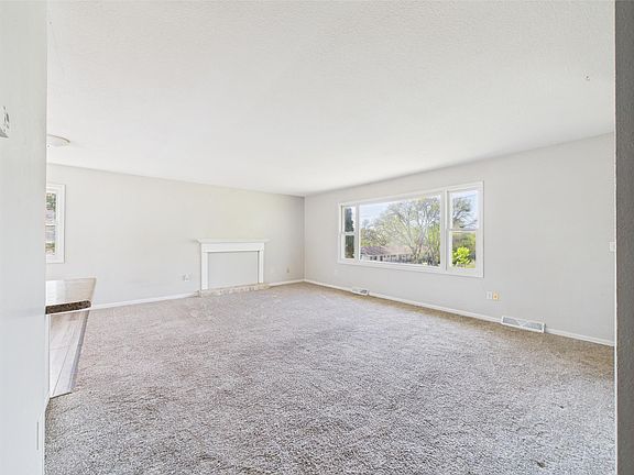 3rd image of 402 W Broadway St