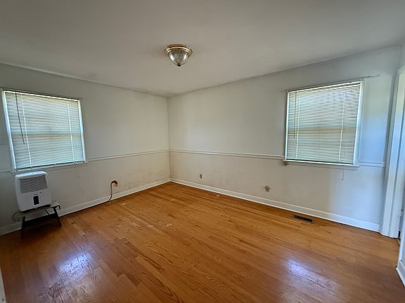 5th image of 106 Hawthorne Dr