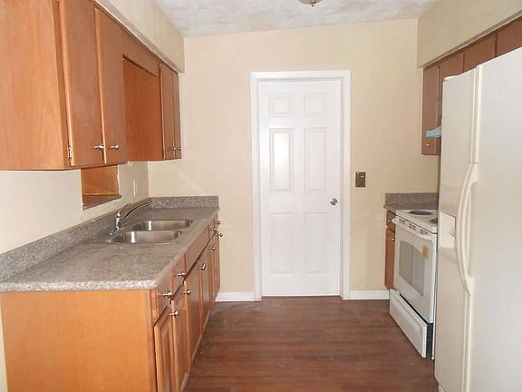 4th image of 251 Abbott Ave