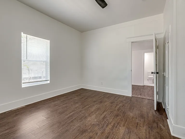 515 W Martin St — Photo 22