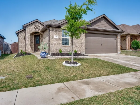 9321 Castorian Dr, Fort Worth, TX 76131