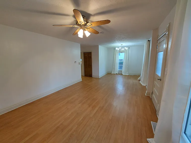 204 S Hazel St — Photo 3