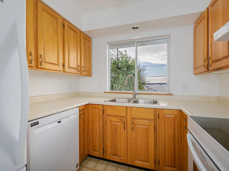 2773 Lawson Ave — Photo 8