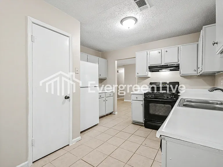1056 Parkwest Ct — Photo 7