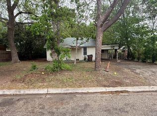 918 S Brazos St, Lockhart, TX 78644