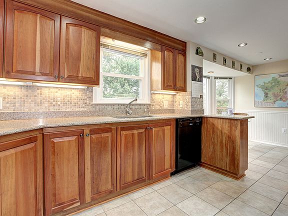 5th image of 7357 Oskaloosa Dr
