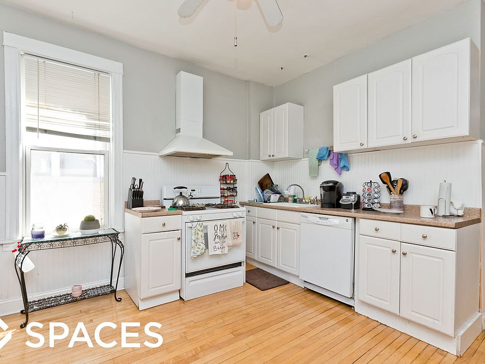 1st image of 3919 N Southport Ave #2