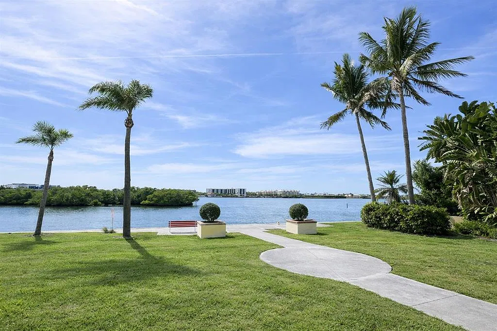 2 bed, 2.0 bath, 1164 sqft, $4,000 — Photo 4