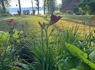 586 Bunker Rd, New London, NH 03257