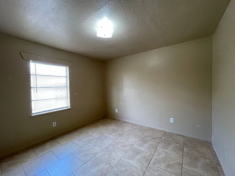219 W Magnolia — Photo 6