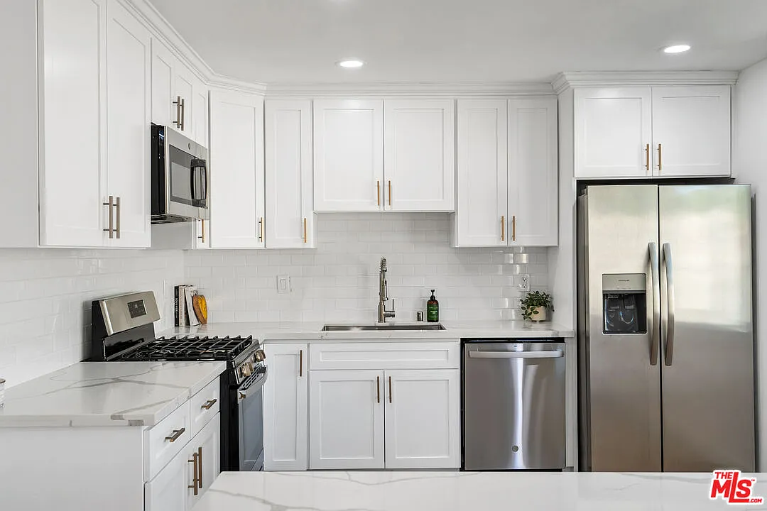 3 bed, 2.0 bath, 1600 sqft, $4,500 — Photo 1