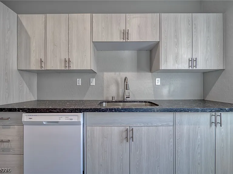610 San Lorenzo St #4 — Photo 4