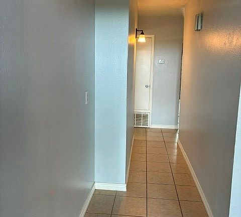 4th image of 221 W Ailsie Ave