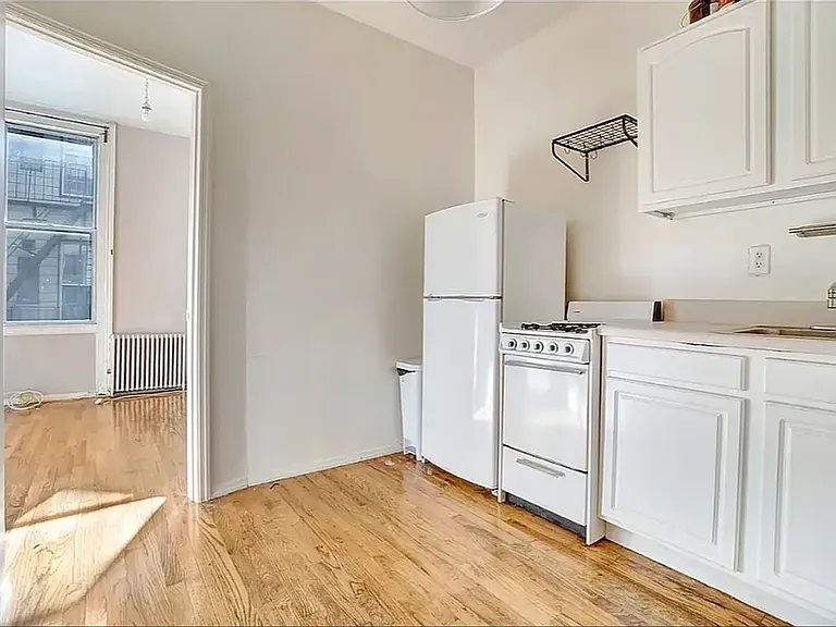 95 N 7th St #3L — Photo 4